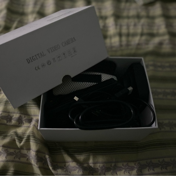 Digital Video Camera - Picture 3 of 4